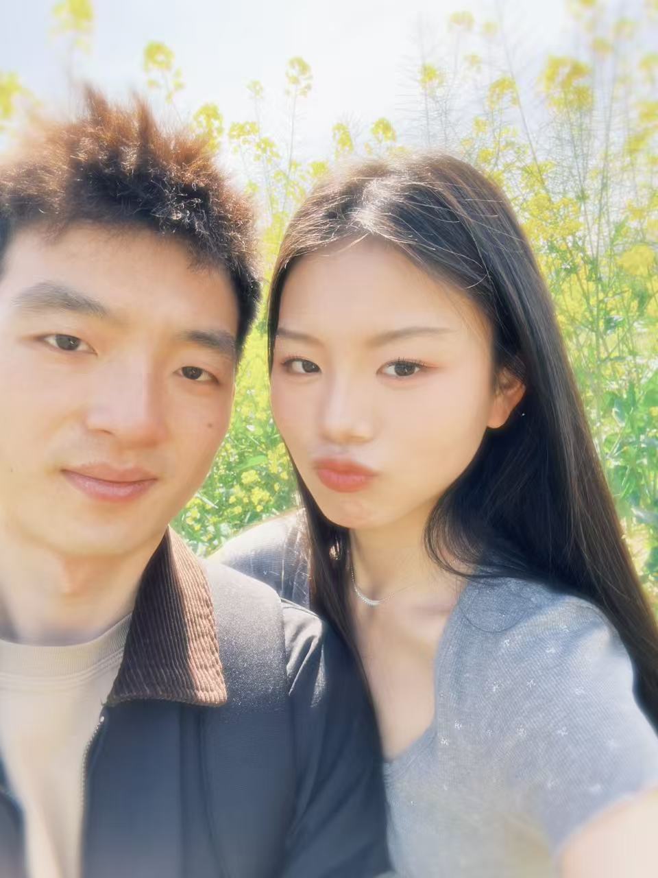 邮亭的油菜花儿
